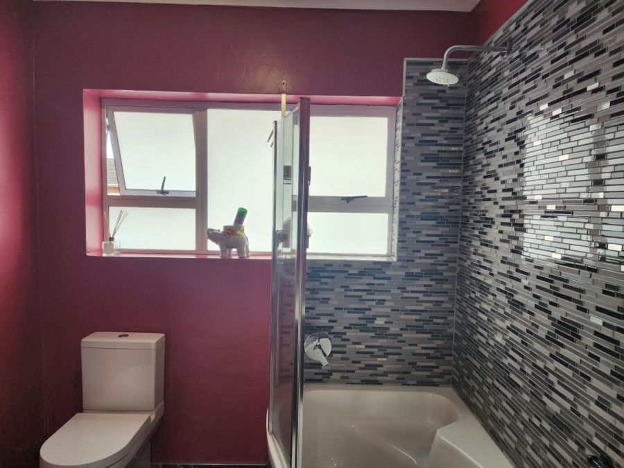 3 Bedroom Property for Sale in Summerstrand Eastern Cape